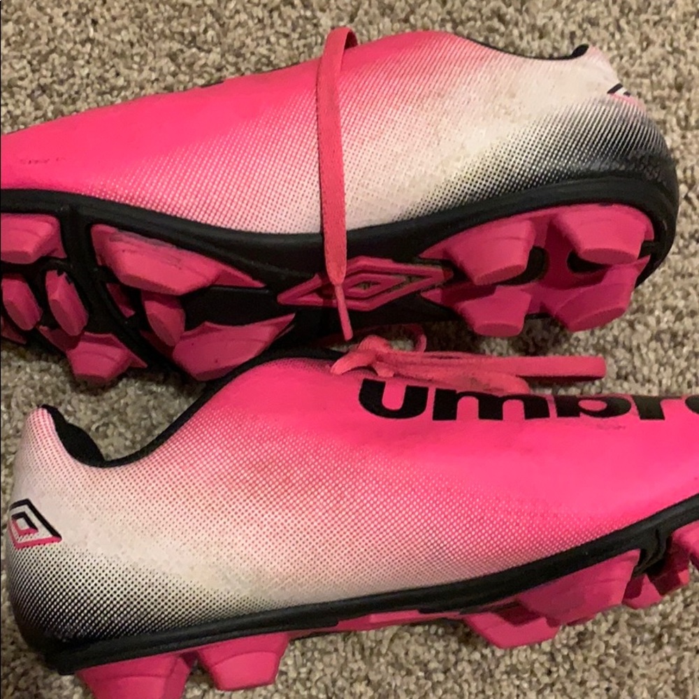 Umbro Girls’ Cleats size 4.5 pink black - Picture 6 of 6